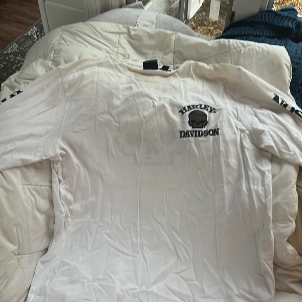 Long sleeve Harley shirt . Clean no rips warm